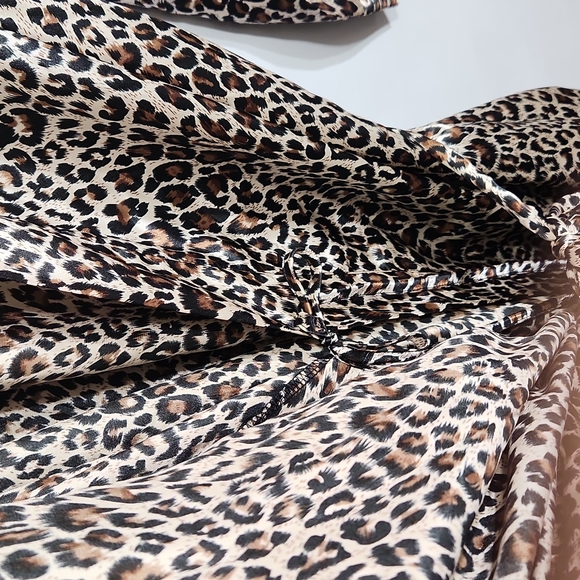 Vintage plus size Lavender animal print Satin like maxi robe size xxl - Picture 7 of 7